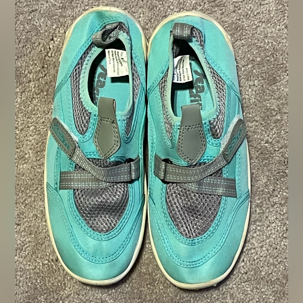 Sea Fit aqua shoes/socks. Turquoise. Size 6. Good condition